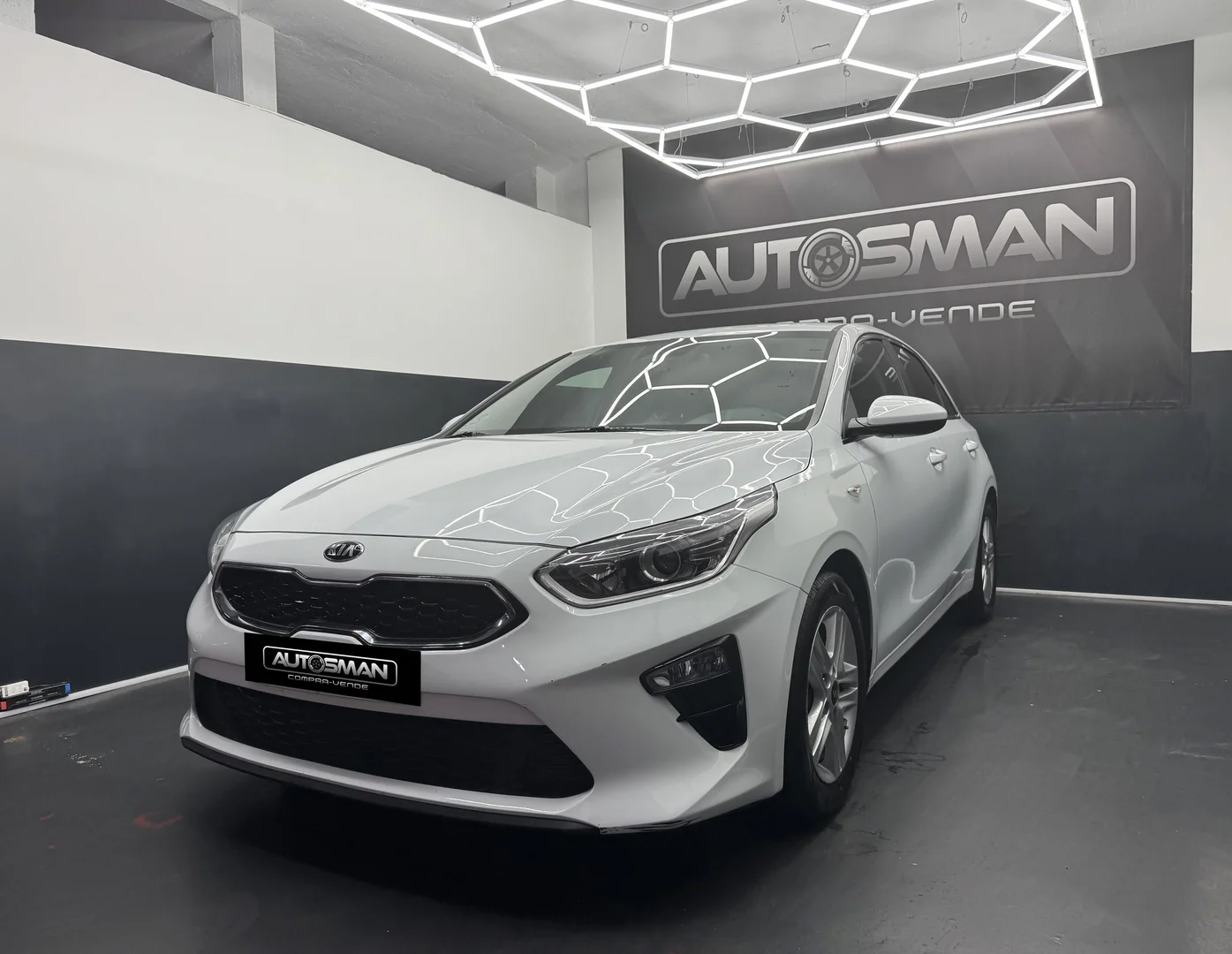 KIA Ceed 1.0 TGDi Drive 2019 Gasolina Blanco - Interior